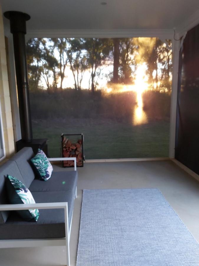 Accommodation Creek Cottages & Sundown View Suites Ballandean Esterno foto
